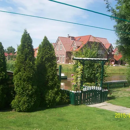 Mit Umfriedetem Garten Und Terrassen