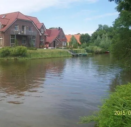 Mit Umfriedetem Garten Und Terrassen Holiday home