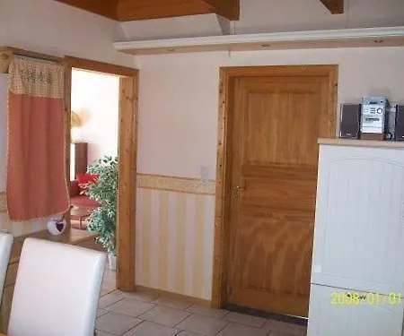 Mit Umfriedetem Garten Und Terrassen Holiday home
