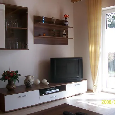 Holiday home Mit Umfriedetem Garten Und Terrassen Krummhoern