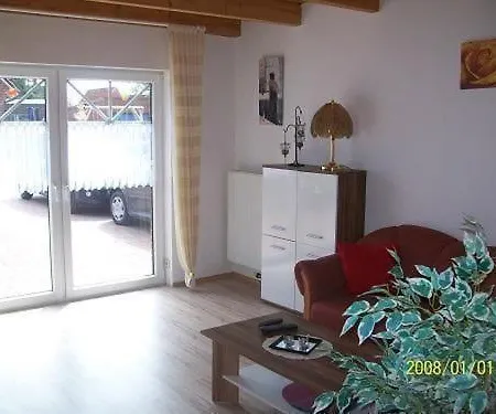 Mit Umfriedetem Garten Und Terrassen